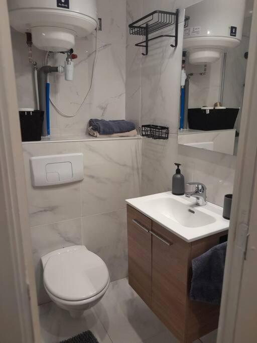 Design Studio Perfectly Located - Eu Madou - Park Apartment Brussel Bagian luar foto