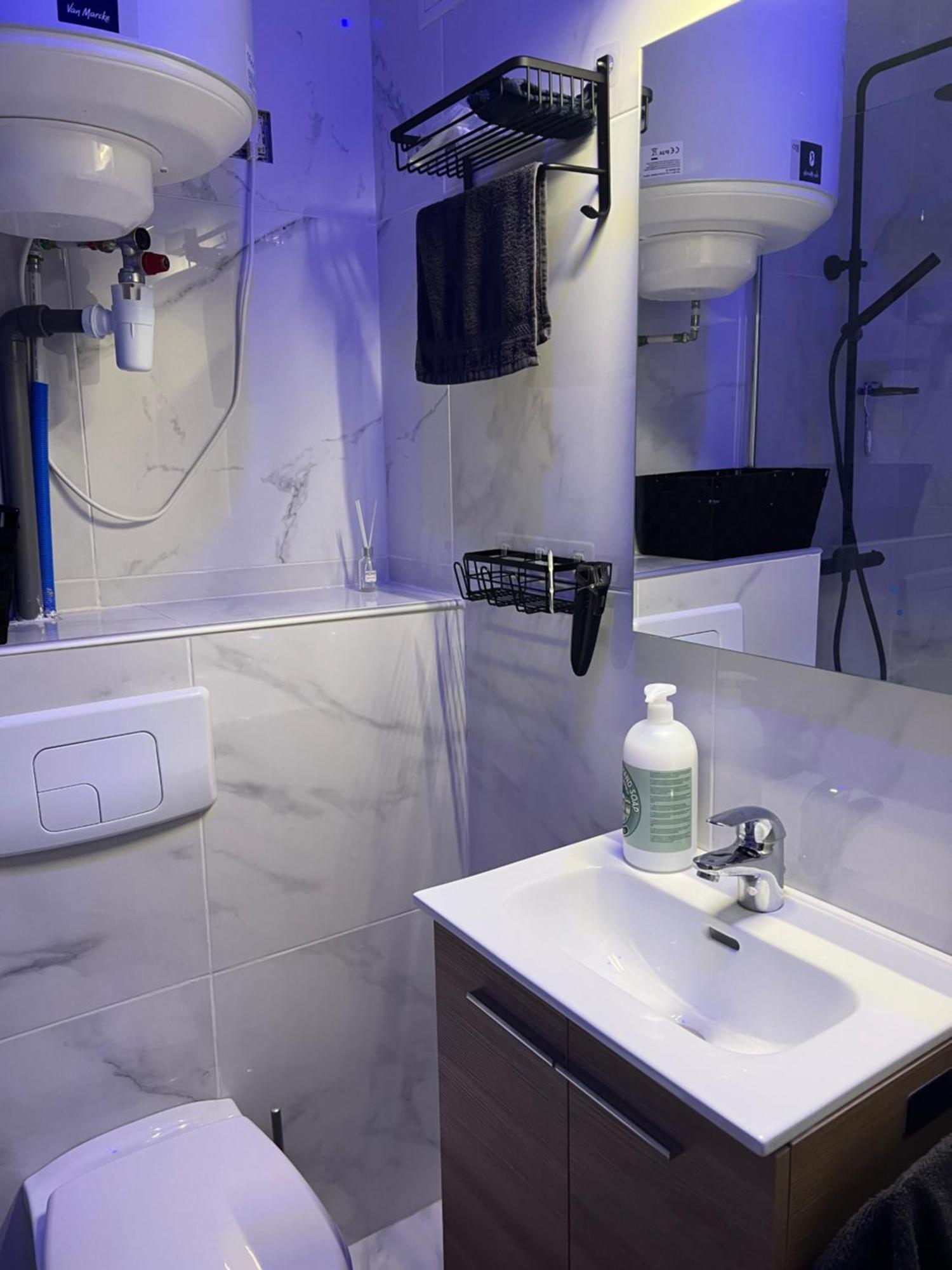Design Studio Perfectly Located - Eu Madou - Park Apartment Brussel Bagian luar foto